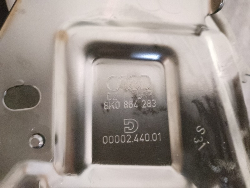 Подлокотник на Audi A5 8T / Ауди А5 8T 2007-2011г\nОригинал.\nВ отличном состоянии. Без дефектов.\nГарантия на установку и проверку.\nКонтрактная запчасть из Японии. \nОтправим в регионы ТК.\nНа этот автомобиль есть и другие запчасти.