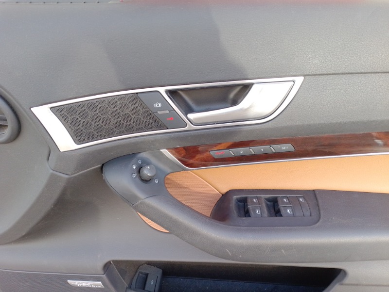 Дверная карта обшивка двери передняя правая на Audi A6 C6 4F / Ауди А6 С6 4Ф 2006-2012г.\nОригинал. Контрактная запчасть из Японии. \nВ отличном состоянии. Без дефектов.\nГарантия на установку и проверку.\nОтправим в регионы ТК.\nНа этот автомобиль есть и