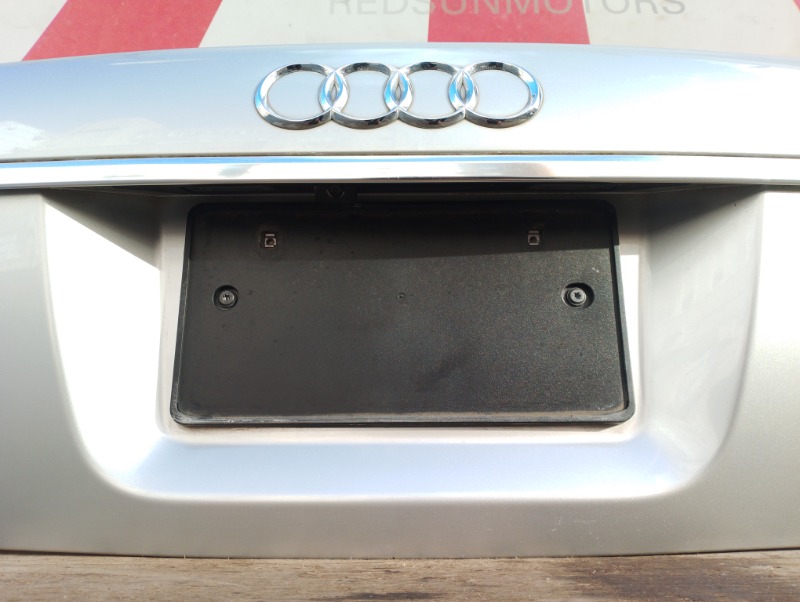 Крышка багажника на Audi A6 C6 4F / Ауди А6 С6 4Ф 2006-2012г.\nОригинал. Заводская краска, цвет кузова серебро, код краски 5B.\nВ отличном состоянии. Без дефектов.\nКонтрактная запчасть из Японии. \nГарантия на установку и проверку.\nОтправим в регионы ТК