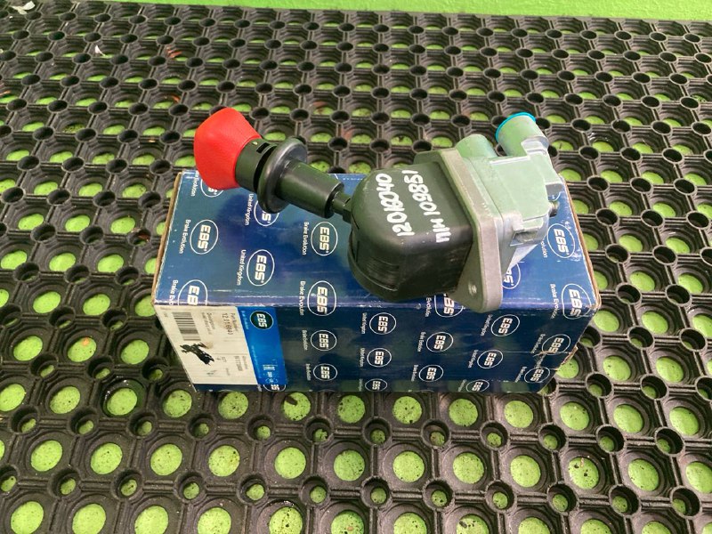 Кран стояночного тормоза АВТОЗАПЧАСТИ (УЦЕНКА)