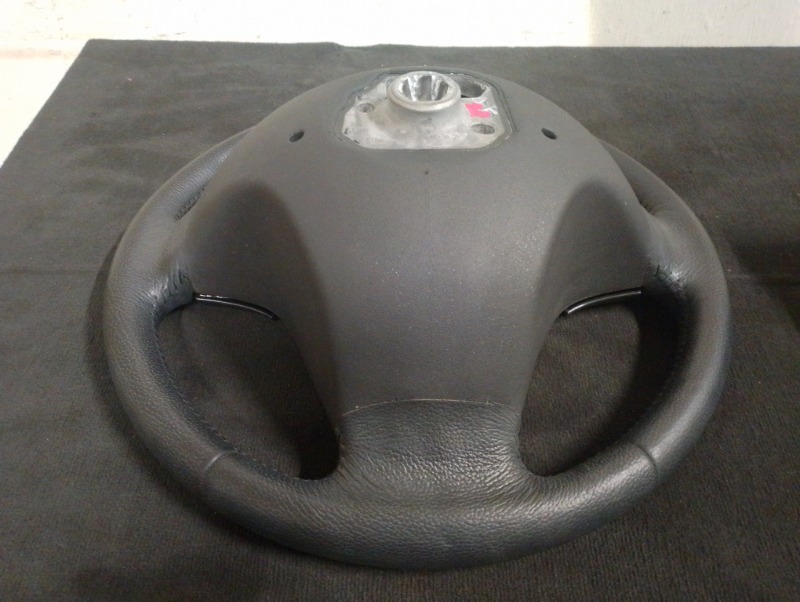 Руль рулевое колесо с подушкой безопасности AIR BAG на Volvo S40 II / Вольво С40 2 дорест 2004-2012г. \nОригинал.\nВ отличном состоянии. Без дефектов и повреждений.\nГарантия на установку и проверку.\nКонтрактная запчасть из Японии. \nОтправим в регионы Т