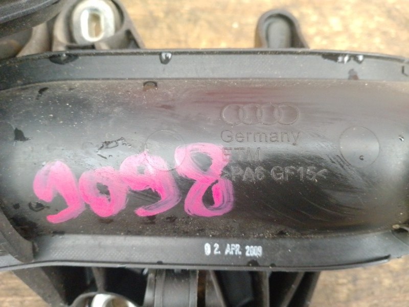 Резонатор воздушного фильтра на Audi A4 B8 / Ауди А4 Б8 2007-2015г.\nОригинал.\nВ отличном состоянии. Без дефектов.\nГарантия на установку и проверку.\nКонтрактная запчасть из Японии. \nОтправим в регионы ТК.\nНа этот автомобиль есть и другие запчасти.
