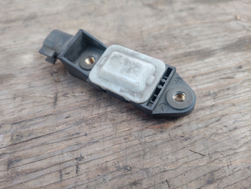 Датчик AIR BAG на Volvo XC90 I / Вольво ХС90 2000-2015г.\nОригинал.\nВ отличном состоянии. Без дефектов.\nГарантия на установку и проверку.\nКонтрактная запчасть из Японии. \nОтправим в регионы ТК.\nНа этот автомобиль есть и другие запчасти.