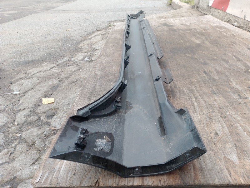 Накладка на порог наружная левая на Volvo S60 II / Вольво 60 С60 2 поколение 2010-2018г.\nОригинал.\nВ отличном состоянии. Без дефектов.\nКонтрактная запчасть из Японии. \nГарантия на установку и проверку.\nОтправим в регионы ТК.