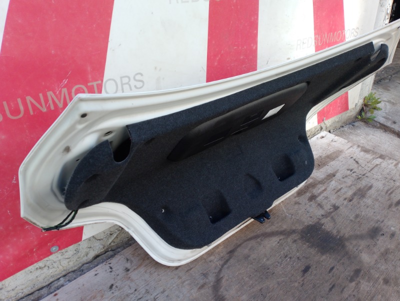 Крышка багажника на БМВ 5 Е60 / BMW 5 Е60 2003-2009г.\nОригинал. Заводская краска, цвет белый.\nВ хорошем состоянии. Есть царапина лкп и маленькая вмятина.\nКонтрактная запчасть из Японии. \nГарантия на установку и проверку.\nОтправим в регионы ТК.\nНа эт