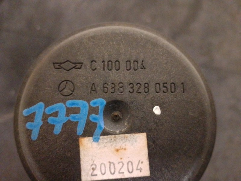 Воздушные подушки пневмобаллоны задние на Mercedes Benz Vito W638 / Мерседес Вито 638 1996-2003г.\nОригинал. \nКонтрактная запчасть из Японии, пробег 36000 км.\nВ отличном состоянии. Без дефектов.\nГарантия на установку и проверку.\nПродаются комплектом 2