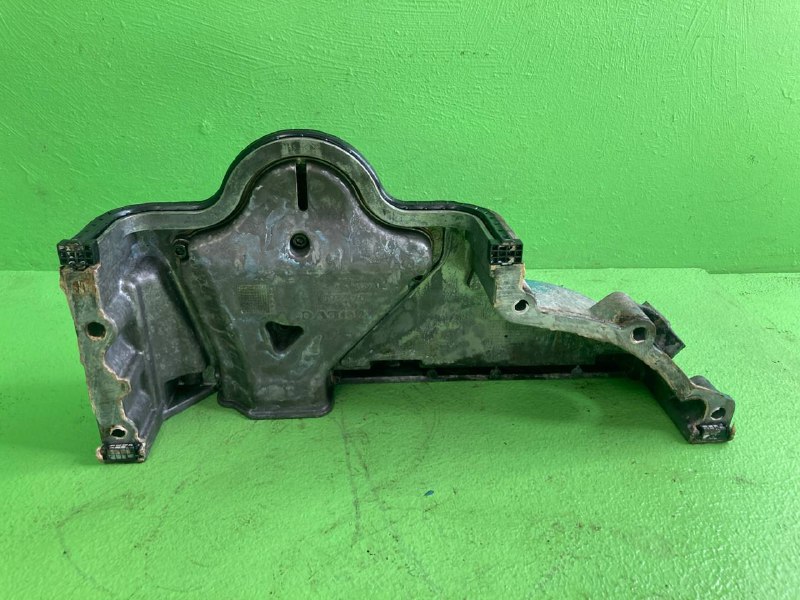 Крышка двигателя VOLVO FM13