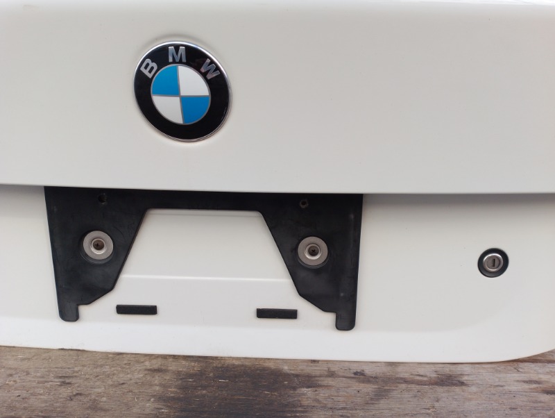 Крышка багажника на БМВ 5 Е60 / BMW 5 Е60 2003-2009г.\nОригинал. Заводская краска, цвет белый.\nВ хорошем состоянии. Есть царапина лкп и маленькая вмятина.\nКонтрактная запчасть из Японии. \nГарантия на установку и проверку.\nОтправим в регионы ТК.\nНа эт