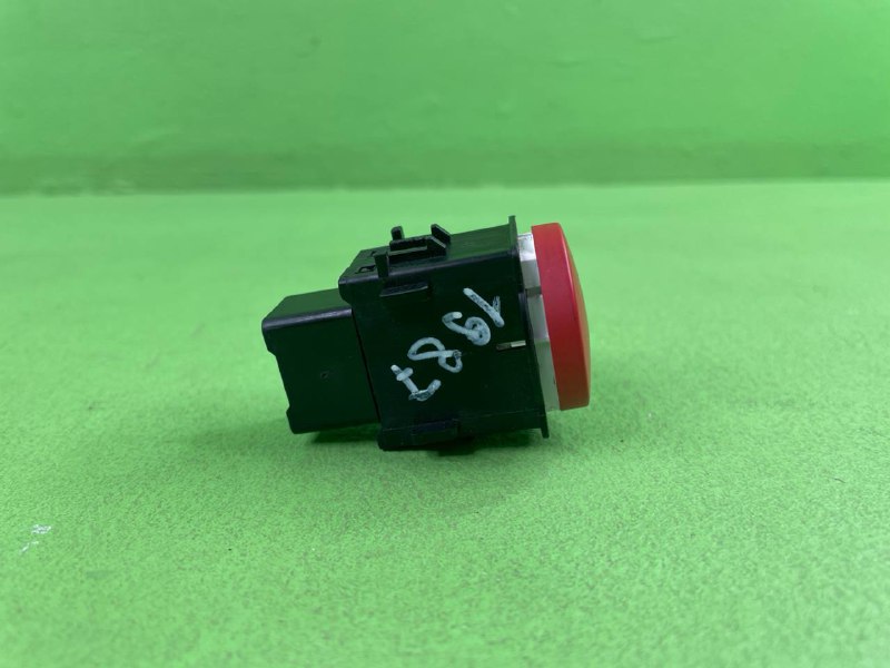Включатель аварийной сигнализации FAW J7