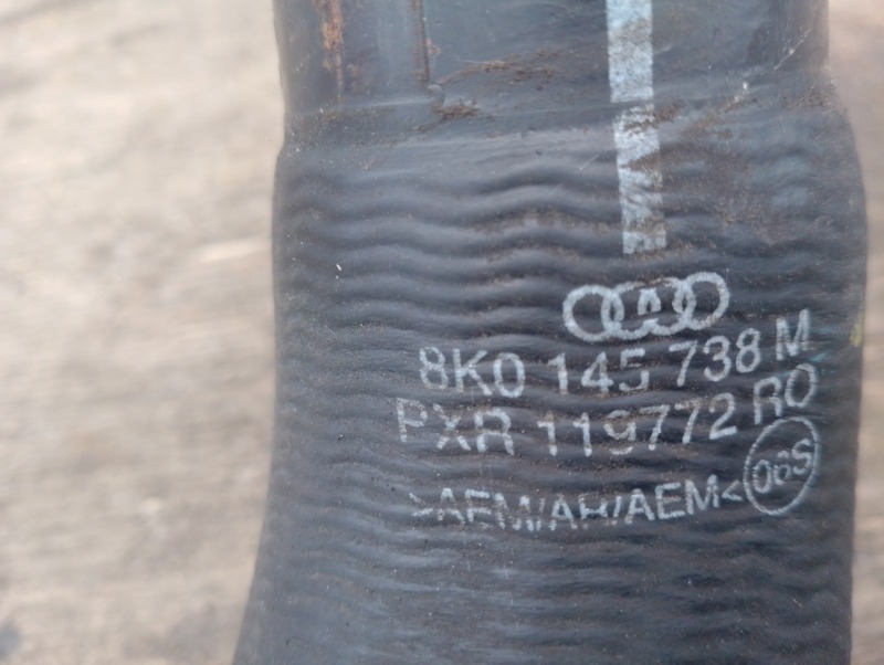 Патрубок интеркулера на Audi A4 B8 / Ауди А4 Б8 2007-2015г.\nОригинал.\nВ отличном состоянии. Без дефектов.\nГарантия на установку и проверку.\nКонтрактная запчасть из Японии. \nОтправим в регионы ТК.\nНа этот автомобиль есть и другие запчасти.