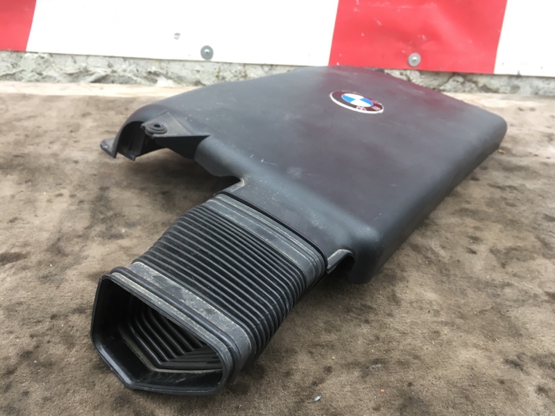 Воздухозаборник наружный на BMW 1 E87 E81 / БМВ Е87 рестайлинг 2004-2011г \nОригинал. В отличном состоянии. Без дефектов. \nКонтрактная запчасть из Японии. Без пробега по РФ. \nОтправим в регионы ТК.