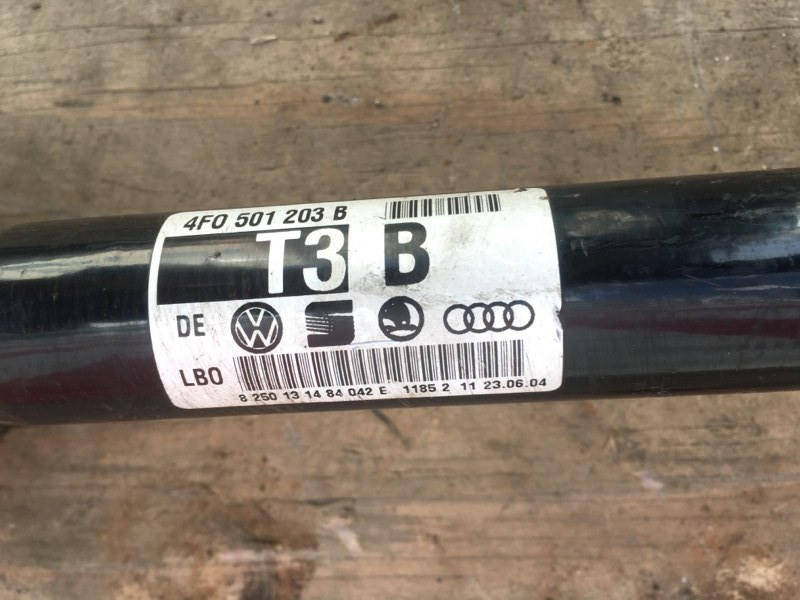 Полуось привод задний правый на Audi A6 C6 4F / Ауди А6 С6 2006-2012г. Оригинал. левый = правый В отличном состоянии. Без дефектов. Шрус целый, без люфта. Пыльники привода целые. С двигателя AUK 3.2 литра бензин Quattro полный привод Контрактная запчасть 