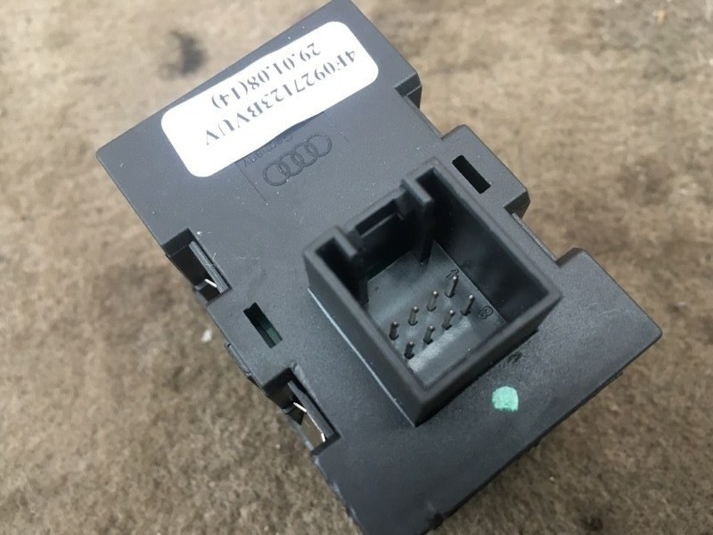Блок кнопок на Audi A6 C6 4F / Ауди А6 С6 2006-2012г. Оригинал. В отличном состоянии. Целый. Без дефектов. Контрактная запчасть из Японии. Отправим в регионы ТК.