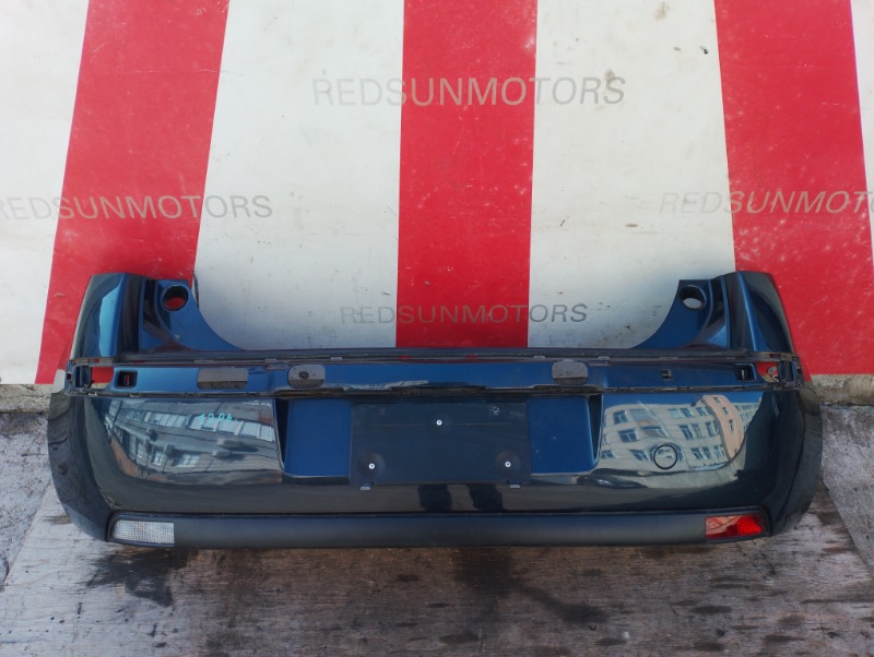 Бампер задний на Citroen C4 I 2005-2011 / Ситроен С4 1 рестайлинг 2005-2011г.\nОригинал. В хорошем состочнии.\nКонтрактная запчасть из Японии.\nЗаводская краска. Небольшая притертость на правой стороне: см. фото. Под покраску.\nОтправим в регионы ТК.