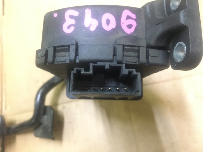 Педаль газа на Audi A6 C6 4F / Ауди А6 С6 2006-2012г.\nОригинал.\nВ отличном состоянии. Рабочая. Без дефектов.\nКонтрактная запчасть из Японии. Гарантия на проверку. Отправим в регионы ТК.