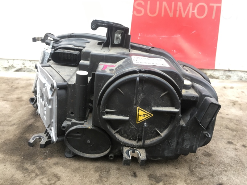 Фара передняя правая биксенон / Bi-Xenon на Audi A4 B8 / Ауди А4 Б8 2007-2012г. Оригинал. Дорестайлинг до 2012 года. В сборе с блоками розжига и лампами ксенон. В идеальном состоянии. Без сколов, трещин, все крепления целые. Гарантия на установку и провер