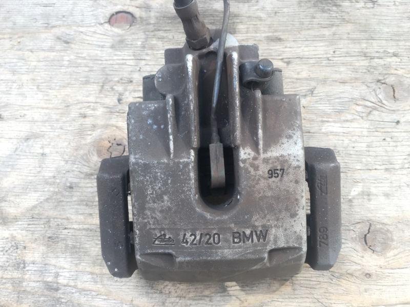 Суппорт задний правый на БМВ Е60 Е61 / BMW 5 Е60 Е61 2003-2009г. Оригинал. В отличном состоянии. Без дефектов. Контрактная запчасть из Японии. Без пробега по РФ. Отправим в регионы ТК.
