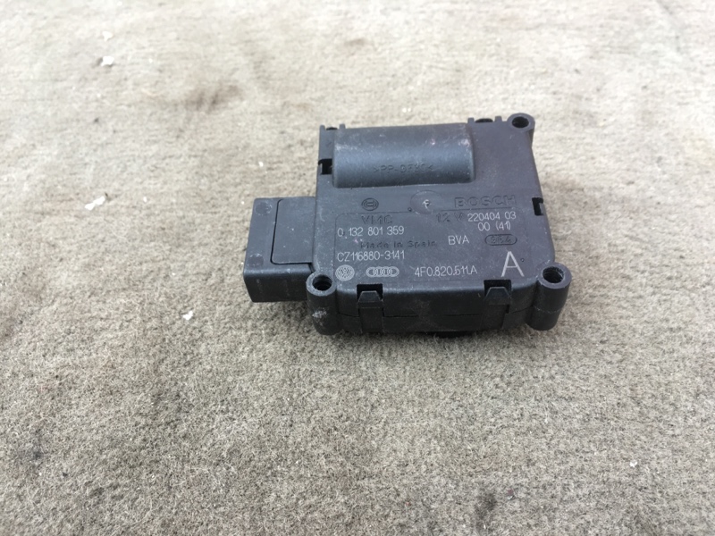 Моторчик заслонки отопителя печки на Audi A6 C6 4F / Ауди А6 С6 2006-2012г.\nОригинал.\nВ отличном состоянии, рабочий.\nГарантия на установку и проверку.\nОтправим в регионы ТК.\nПрименимость:\nAudi A6 [C6,4F] 2004-2011\nAudi Allroad quattro 2006-2012\nAu