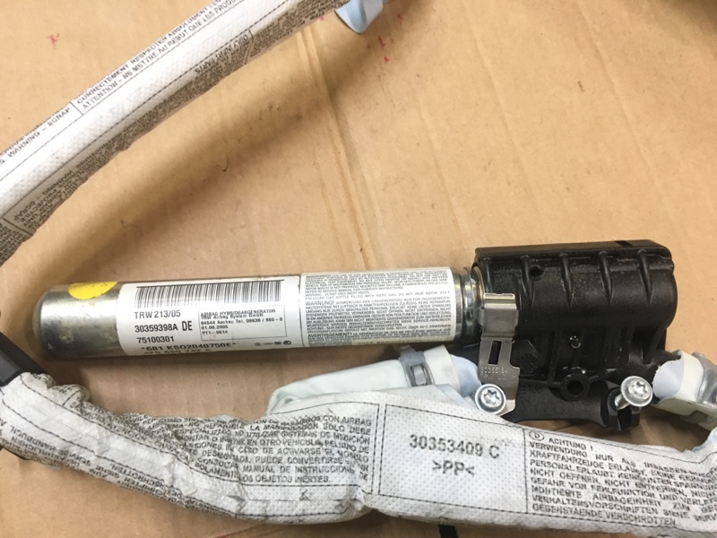 Подушка безопасности AIR BAG / AIRBAG боковая шторка правая на Audi A6 C6 4F / Ауди А6 С6 2006-2012г.\nОригинал.\nВ отличном состоянии. Целая. Без дефектов.\nКонтрактная запчасть из Японии. Отправим в регионы ТК.\nПрименимость:\nAudi A6 [C6 4F] 2004-2011\