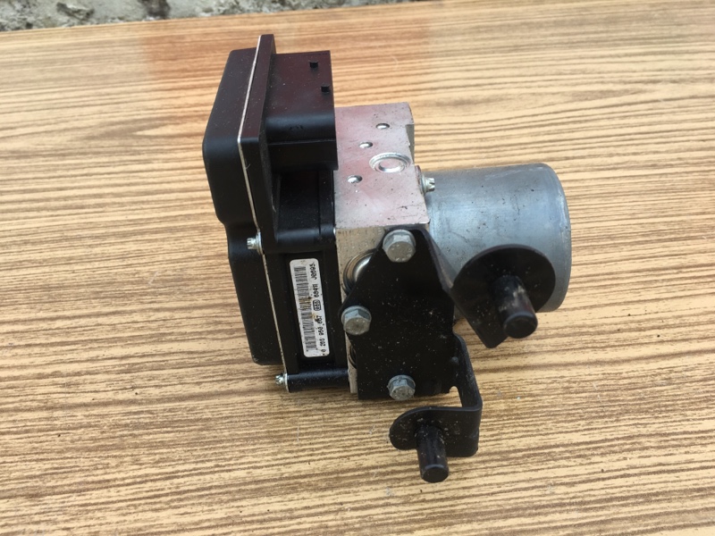 Блок ABS (насос) на БМВ 5 Е60 Е61 / BMW 5 Е60 Е61 2003-2009г. Оригинал. В отличном состоянии. Без дефектов. Контрактная запчасть из Японии. Без пробега по РФ. Отправим в регионы ТК.