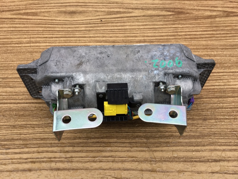 Подушка безопасности пассажирская (в торпедо) на Audi A6 C6 4F / Ауди А6 С6 2006-2012г. Оригинал. В отличном состоянии. Целый. Без дефектов. Контрактная запчасть из Японии. Отправим в регионы ТК.