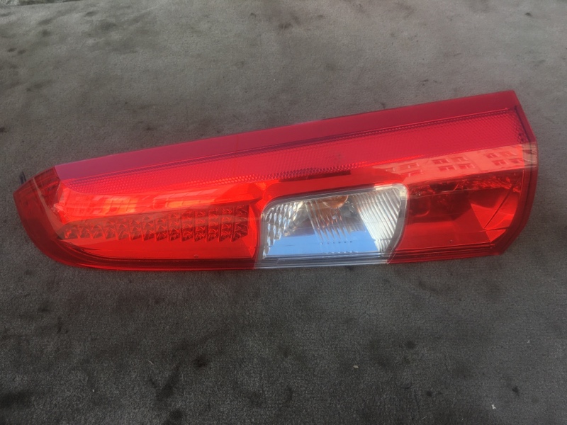 Фонарь задний правый на Volvo XC70 I CROSS COUNTRY / Вольво ХС70 Кросс Кантри 2000-2007г. Оригинал.
