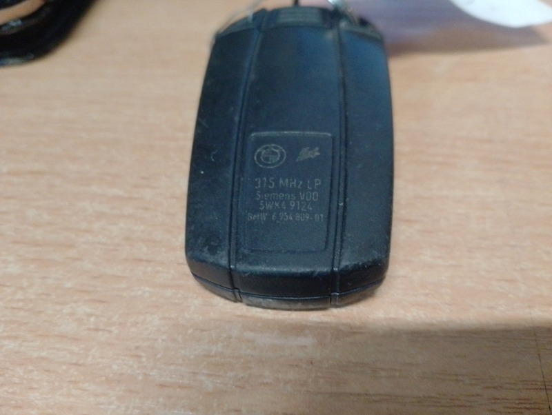 Замок зажигания и ключ на БМВ Е60 Е61 / BMW 5 Е60 Е61 2003-2009г. \nОригинал. \nВ отличном состоянии. Без дефектов. \nКонтрактная запчасть из Японии. Без пробега по РФ. \nОтправим в регионы ТК.