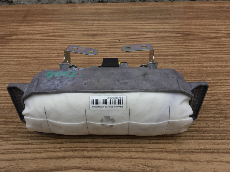Подушка безопасности пассажирская (в торпедо) на Audi A6 C6 4F / Ауди А6 С6 2006-2012г. Оригинал. В отличном состоянии. Целый. Без дефектов. Контрактная запчасть из Японии. Отправим в регионы ТК.