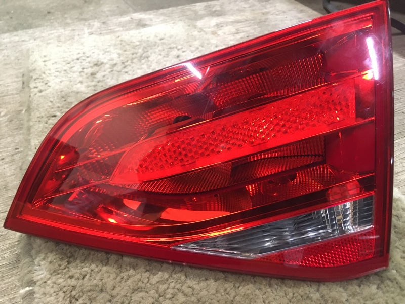 Фонарь задний правый внутренний диодный в крышку багажника на Audi A4 B8 / Ауди А4 Б8 2007-2015г. \nОригинал. \nВ отличном состоянии. Без дефектов. \nКонтрактная запчасть из Японии. \nОтправим в регионы ТК.