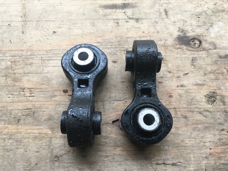 Стойка заднего стабилизатора левый правый 2 шт комплект на Audi A4 B8 / Ауди А4 Б8 2007-2015г. Оригинал. В отличном состоянии. Без дефектов. С/б целые. Цена за 2шт. Контрактная запчасть из Японии. Отправим в регионы ТК. Применимость: Audi A4 [B8] 2007-201