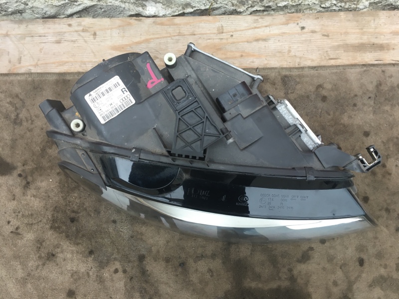 Фара передняя правая биксенон / Bi-Xenon на Audi A4 B8 / Ауди А4 Б8 2007-2012г. Оригинал. Дорестайлинг до 2012 года. В сборе с блоками розжига и лампами ксенон. В идеальном состоянии. Без сколов, трещин, все крепления целые. Гарантия на установку и провер