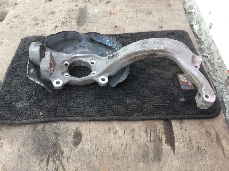 Кулак поворотный передний правый на Audi A6 C6 4F / Ауди А6 С6 2006-2012г. Оригинал.