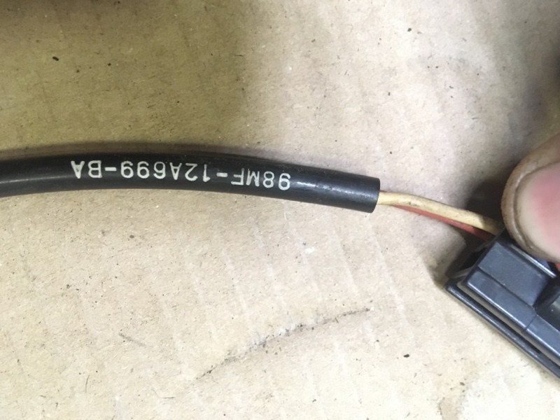 Датчик детонации на Volvo S60 II / Вольво 60 С60 2 поколение 2010-2018г.\nОригинал.\nВ отличном состоянии. Рабочий.\nС двигателя B4164T 1.6 Turbo бензин.\nКонтрактная запчасть из Японии. Гарантия на проверку. Отправим в регионы ТК.\nПрименимость:\nFord B-