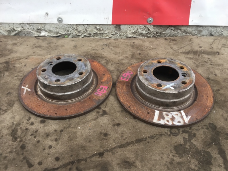 Диск тормозной задний на BMW 3 E90 E91 / БМВ 3 Е90 Е91 2005-2012г.\nОригинал.\nВ отличном состоянии.\nКонтрактная запчасть из Японии. Пробег по Японии 85400 км.\nБез пробега по РФ.\nГарантия на установку и проверку.\nОтправим в регионы ТК.