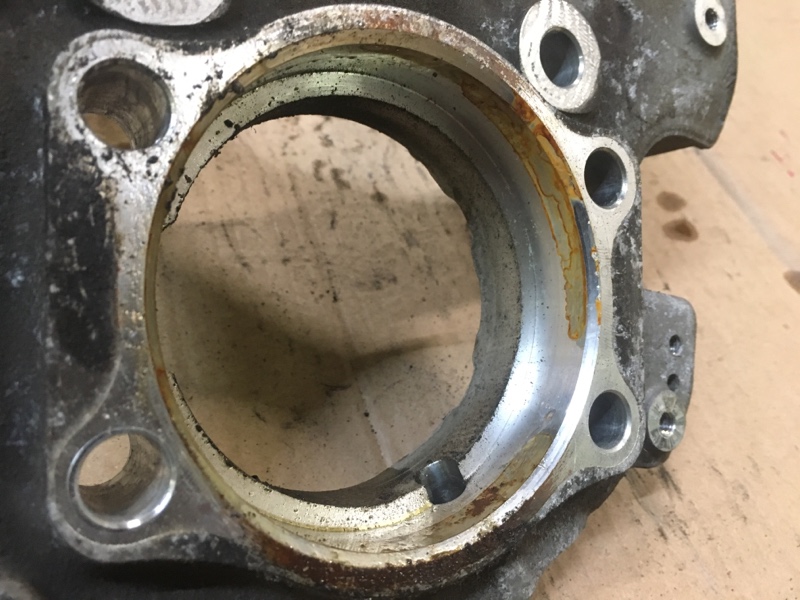 Кулак поворотный задний правый на Audi A6 C6 4F / Ауди А6 С6 2006-2012г.\nОригинал.\nВ отличном состоянии. Без дефектов.\nКонтрактная запчасть из Японии. Отправим в регионы ТК