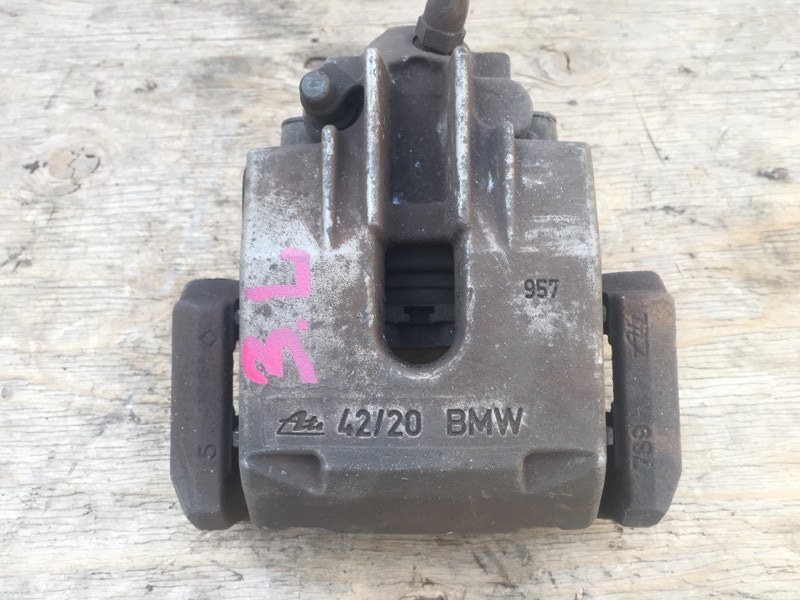 Суппорт задний левый на БМВ Е60 / BMW 5 Е60 2003-2009г.\nОригинал. В отличном состоянии. Без дефектов. Контрактная запчасть из Японии. Без пробега по РФ. Отправим в регионы ТК.