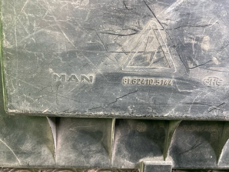 Крышка центральной электропанели MAN TGA