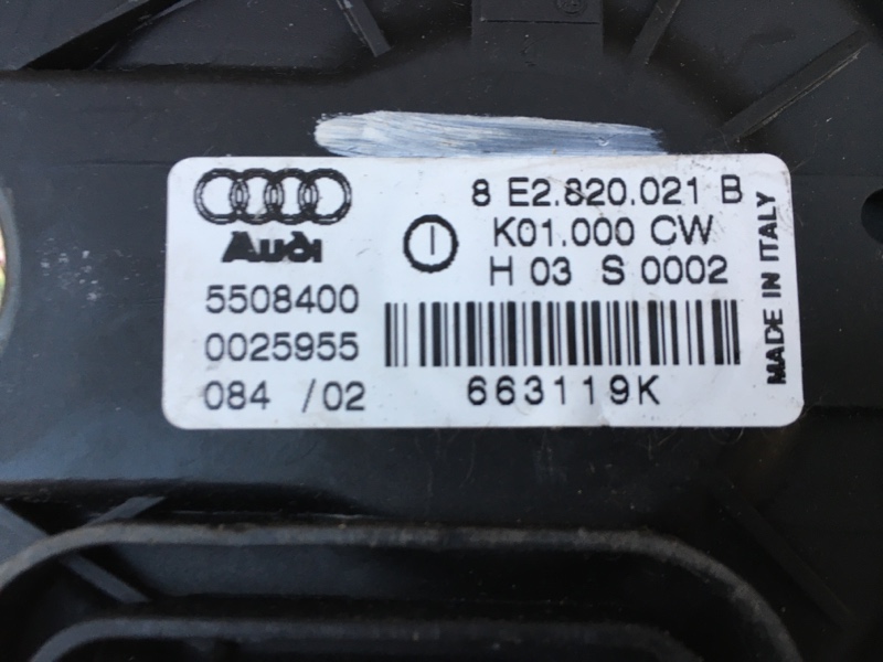Моторчик отопителя печки на Audi A4 B6 / Ауди А4 Б6 2000-2004г.\nОригинал.\nВ отличном состоянии, рабочий.\nКонтрактная запчасть из Японии.\nГарантия на установку и проверку.\nОтправим в регионы ТК.