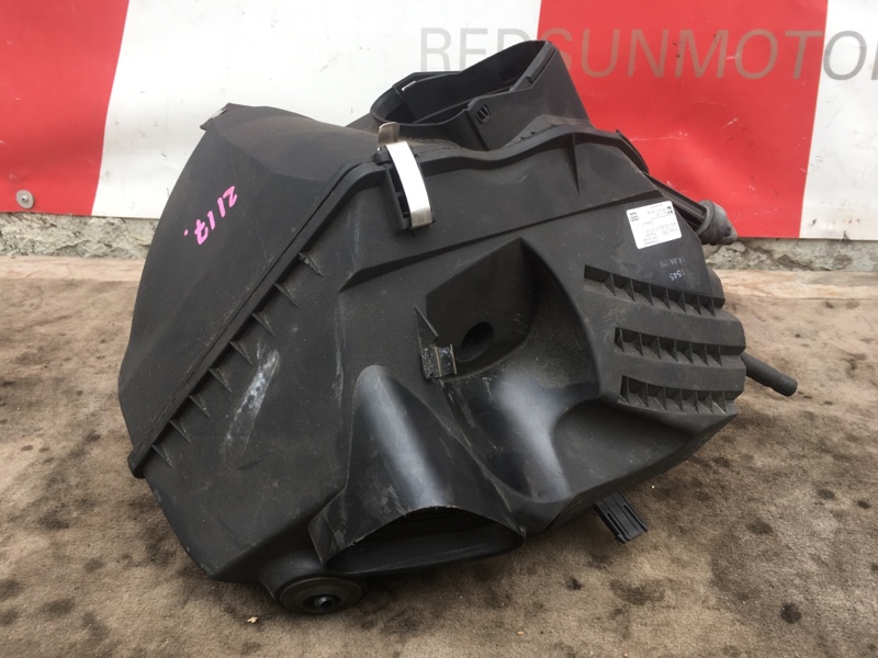 Корпус воздушного фильтра на Audi A6 C6 4F / Ауди А6 С6 2006-2012г. \nОригинал. В отличном состоянии. \nЦелый. Без дефектов. \nКонтрактная запчасть из Японии. \nОтправим в регионы ТК.