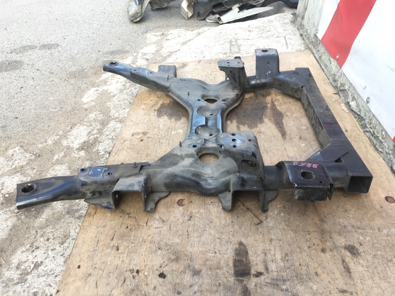 Балка передняя на Mercedes Viano W639 V350 Vito W636 / Мерседес Виано В639 639 636 350 2003-2014г.