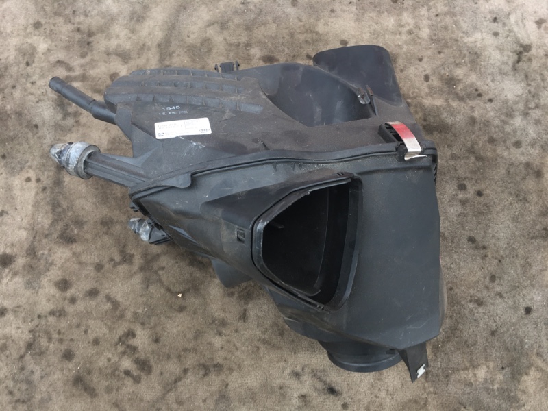 Корпус воздушного фильтра на Audi A6 C6 4F / Ауди А6 С6 2006-2012г. \nОригинал. В отличном состоянии. \nЦелый. Без дефектов. \nКонтрактная запчасть из Японии. \nОтправим в регионы ТК.