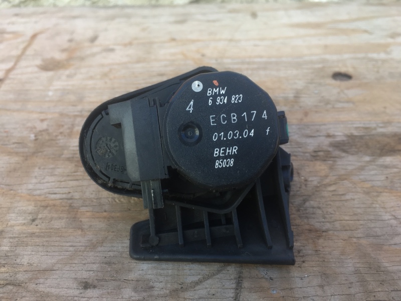 Сервопривод моторчик заслонки печки на BMW 3 E46 / БМВ 3 E46 2001-2005г рестайлинг. \nОригинал. \nВ отличном состоянии. Без дефектов. \nКонтрактная запчасть из Японии. \nБез пробега по РФ. \nОтправим в регионы ТК.
