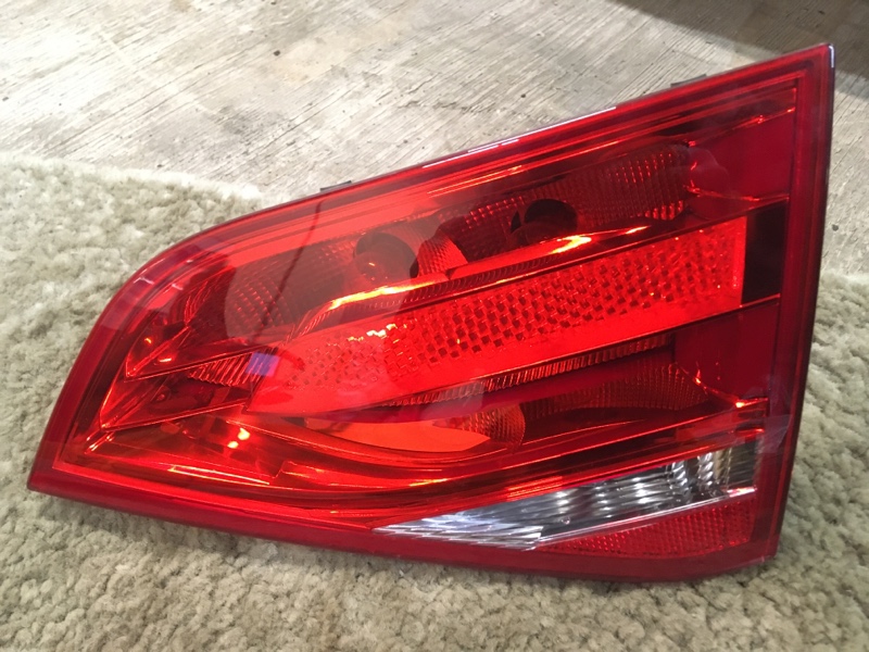 Фонарь задний правый внутренний диодный в крышку багажника на Audi A4 B8 / Ауди А4 Б8 2007-2015г. \nОригинал. \nВ отличном состоянии. Без дефектов. \nКонтрактная запчасть из Японии. \nОтправим в регионы ТК.
