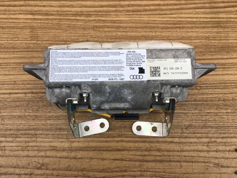 Подушка безопасности пассажирская (в торпедо) на Audi A6 C6 4F / Ауди А6 С6 2006-2012г. Оригинал. В отличном состоянии. Целый. Без дефектов. Контрактная запчасть из Японии. Отправим в регионы ТК.