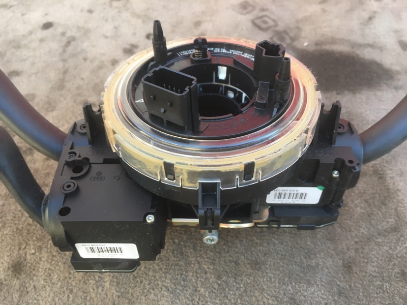 Переключатель поворотов подрулевой в сборе на Audi A6 C6 4F / Ауди А6 С6 2006-2012г. \nОригинал. В отличном состоянии. Рабочий. \nПолный комплект SRS, переключатели, круиз. \nКонтрактная запчасть из Японии. \nОтправим в регионы ТК.