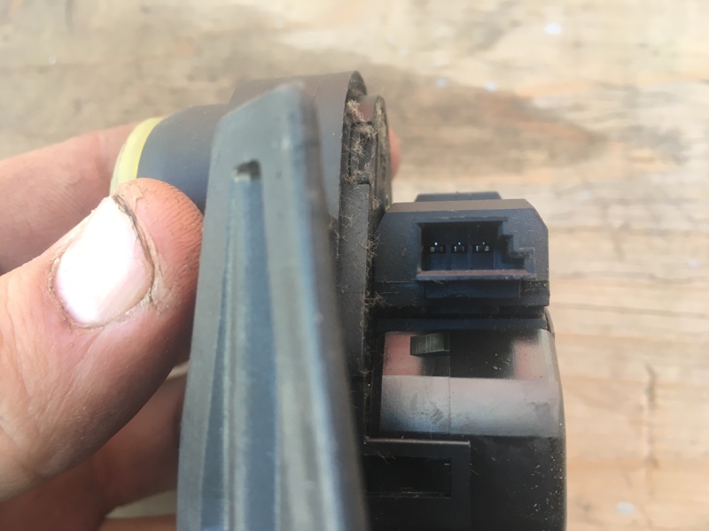 Сервопривод моторчик заслонки печки на BMW 3 E46 / БМВ 3 E46 2001-2005г рестайлинг. \nОригинал. \nВ отличном состоянии. Без дефектов. \nКонтрактная запчасть из Японии. \nБез пробега по РФ. \nОтправим в регионы ТК.