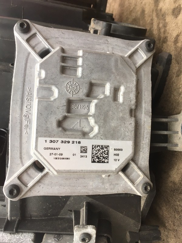 Фара передняя правая биксенон / Bi-Xenon на Audi A4 B8 / Ауди А4 Б8 2007-2012г. Оригинал. Дорестайлинг до 2012 года. В сборе с блоками розжига и лампами ксенон. В идеальном состоянии. Без сколов, трещин, все крепления целые. Гарантия на установку и провер