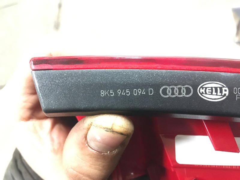 Фонарь задний правый внутренний диодный в крышку багажника на Audi A4 B8 / Ауди А4 Б8 2007-2015г. \nОригинал. \nВ отличном состоянии. Без дефектов. \nКонтрактная запчасть из Японии. \nОтправим в регионы ТК.