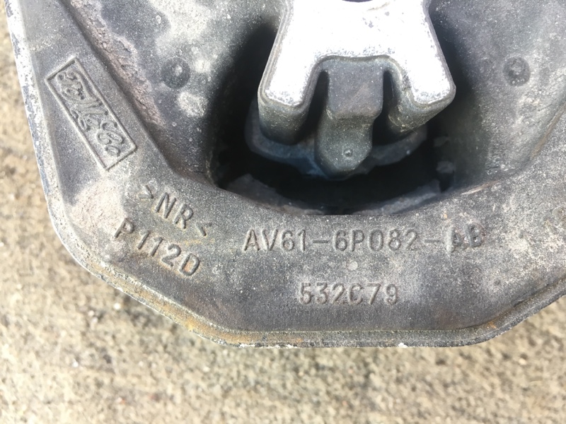Опора подушка двигателя задняя Volvo S40 II / Вольво С40 2 рестайлинг 2004-2012г.