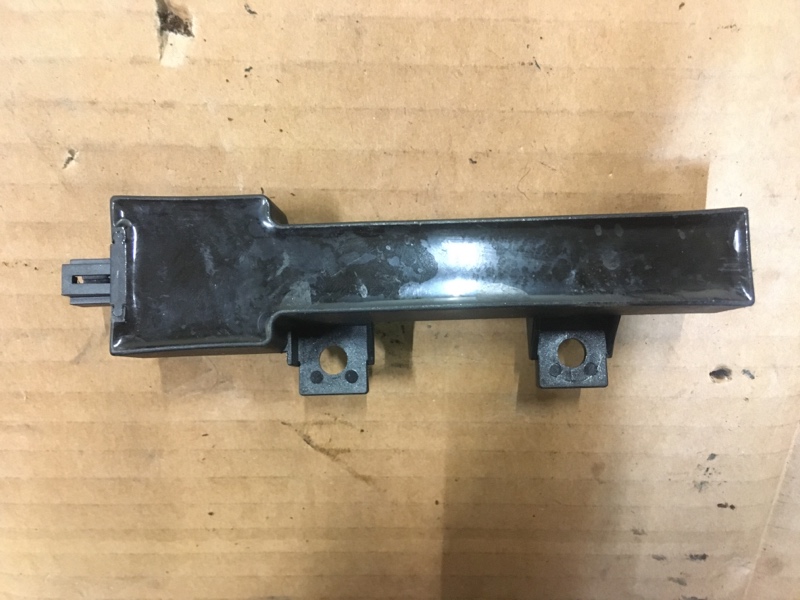 Антенна бесключевого доступа keyless на Audi A6 C6 4F / Ауди А6 С6 2006-2012г.\nОригинал.\nВ отличном состоянии. Рабочая.\nСистема санкционированного доступа и пуска двигателя.\nКонтрактная запчасть из Японии. Гарантия на проверку. Отправим в регионы ТК.